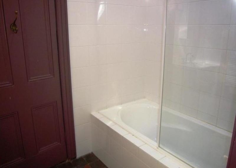 144 Drayton - Bathroom