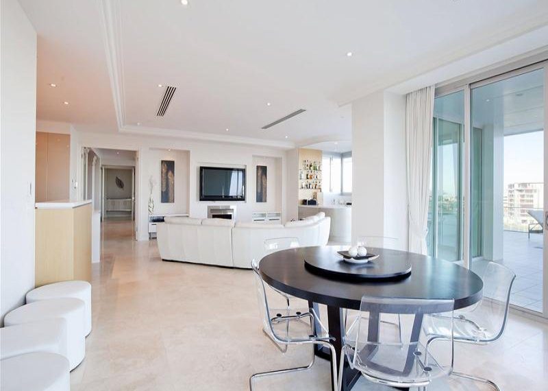 63 155 Brebner Dining