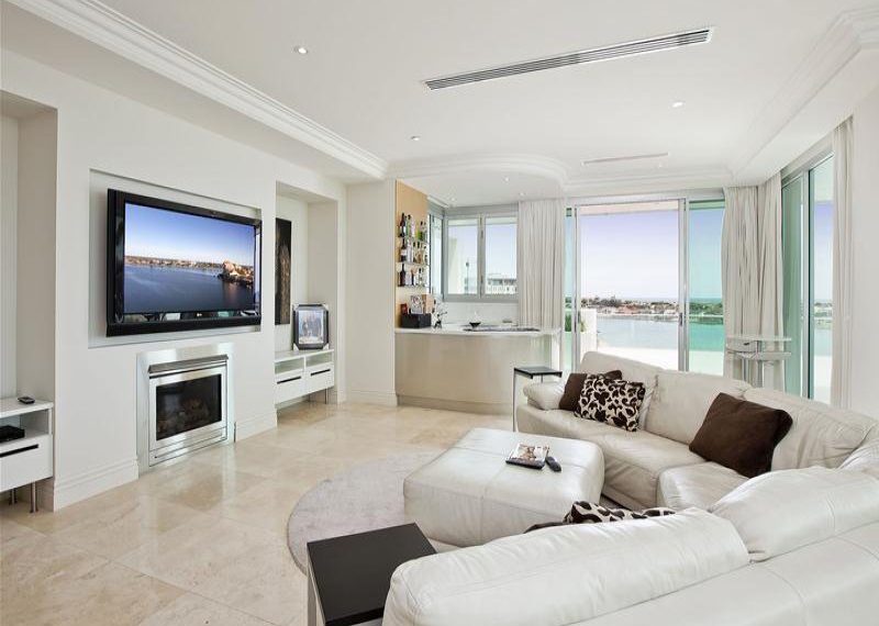 63 155 Brebner lounge