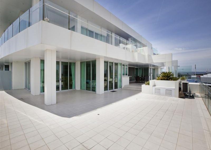 63 155 Brebner outside